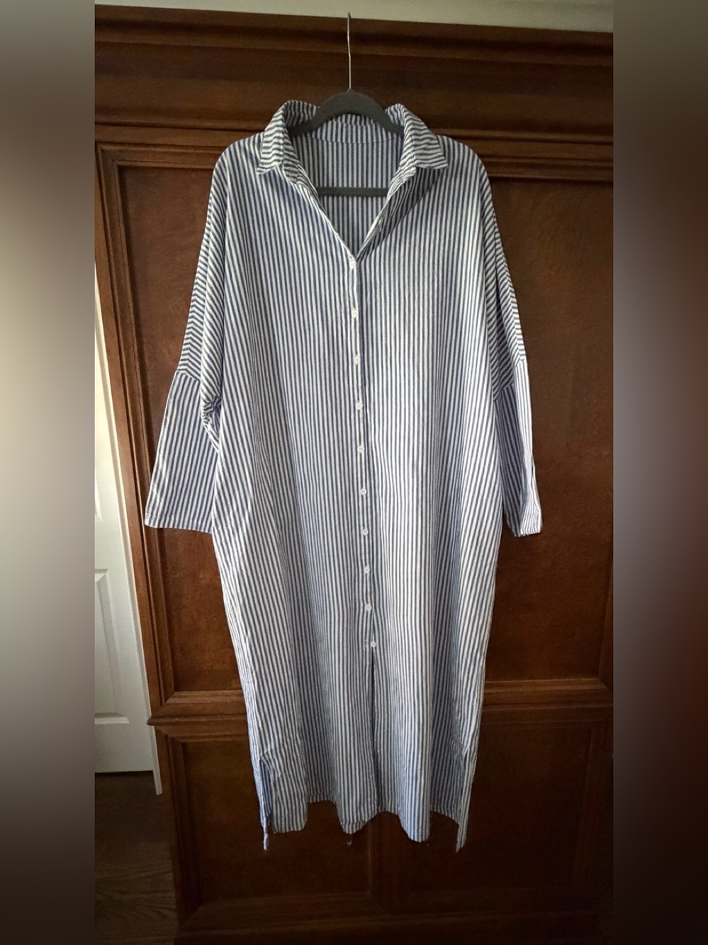 Source Unknown Blue and White Vertical Stripe Button-Down Shirt Dress with pock